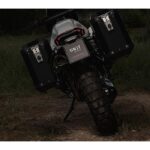 Πλαϊνή Αριστερή Βαλίτσα Αλουμινίου Atlas 40lt Black – UNIT GARAGE - Image 3